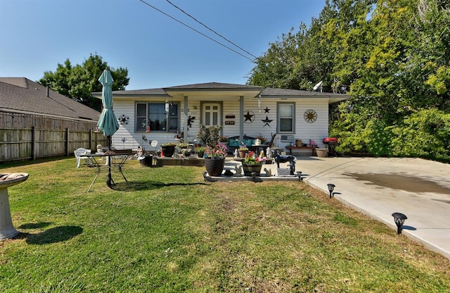 view of front of home with a front yard