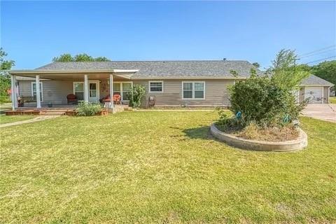 view of front of house with covered porch and a front yard