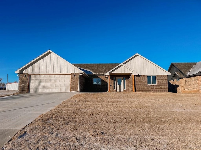 single story home featuring a garage