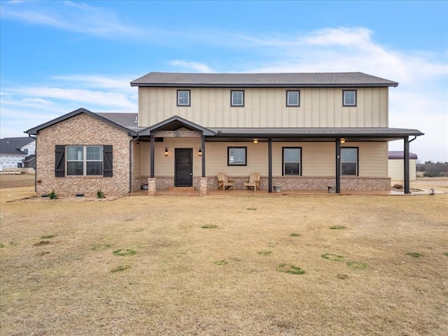 view of front of house with a front lawn