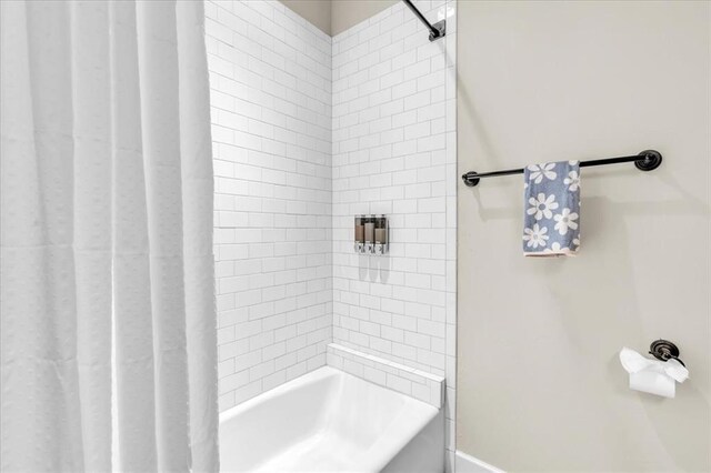 bathroom with shower / tub combo