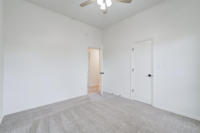 carpeted empty room featuring ceiling fan