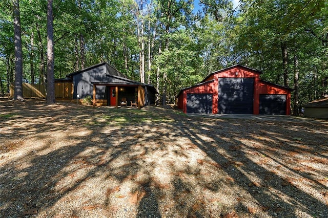 view of yard featuring a garage and an outdoor structure