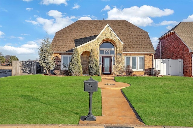 view of front of home featuring a front lawn