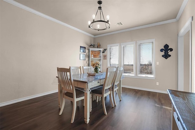 dining room featuring dark hardwood / wood-style flooring, a notable chandelier, and ornamental molding