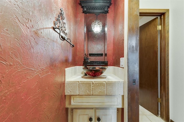 9718 Hummingbird Ln, Oklahoma City, OK 73162 - bathroom with vanity