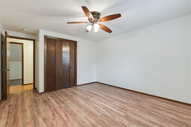 9718 Hummingbird Ln, Oklahoma City, OK 73162 - unfurnished bedroom with light wood-type flooring, a textured ceiling, ceiling fan, and a closet