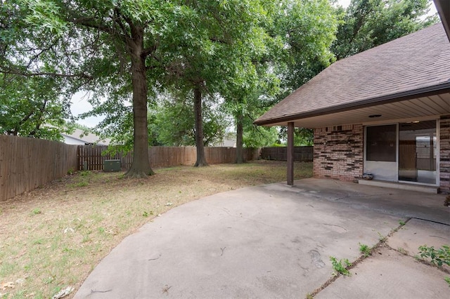 9718 Hummingbird Ln, Oklahoma City, OK 73162 - view of yard with a patio area