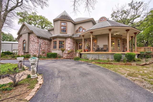 view of front of property featuring covered porch and ceiling fan