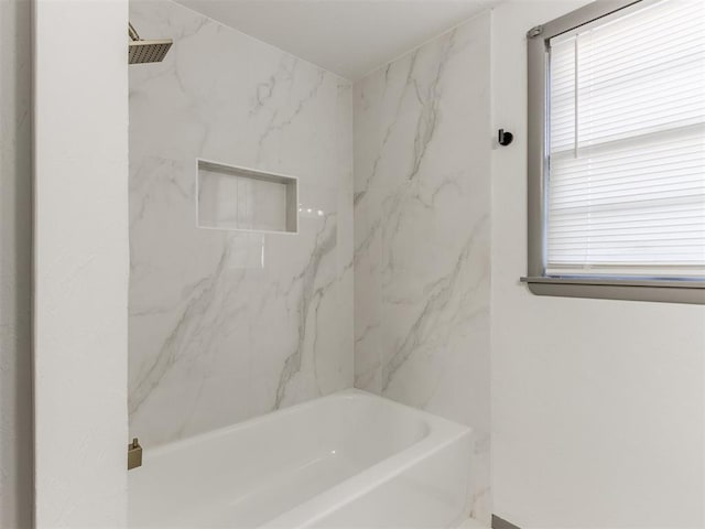 bathroom featuring tiled shower / bath combo