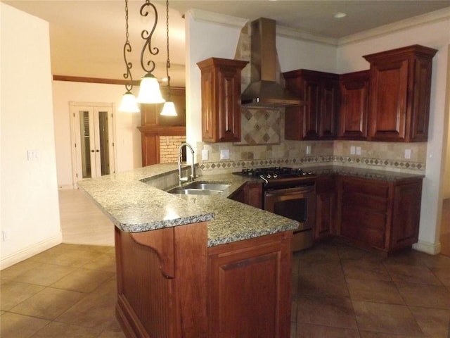 kitchen featuring sink, stainless steel range with gas stovetop, kitchen peninsula, and range hood