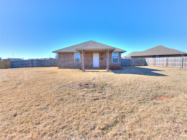 ranch-style house featuring a front lawn