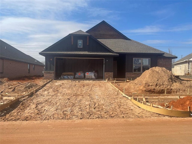 view of front facade with a garage