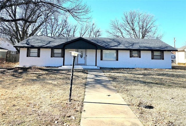 ranch-style home featuring covered porch