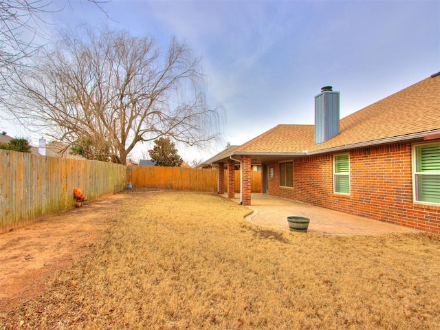 view of yard featuring a patio