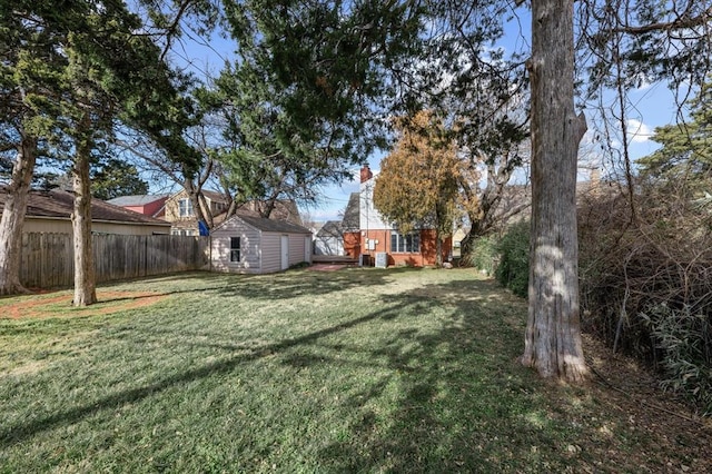 view of yard with a storage shed