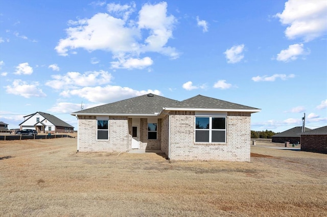 view of front of house featuring a front yard