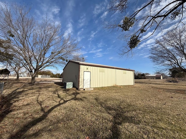 view of outdoor structure with a yard