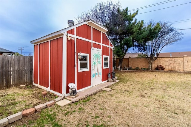 view of outdoor structure with an outbuilding and a fenced backyard