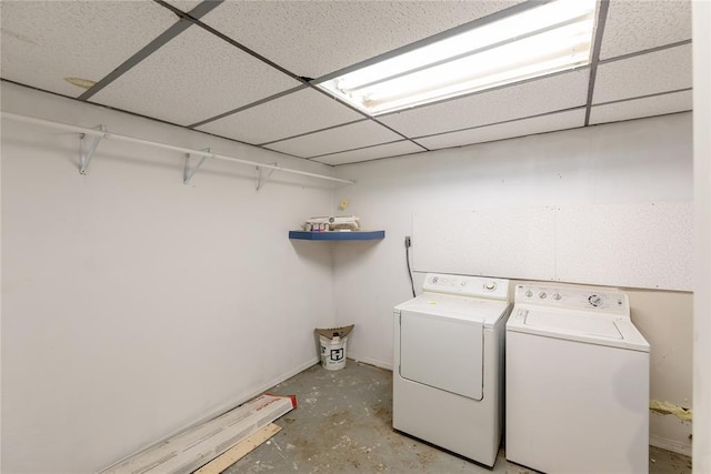 washroom featuring washing machine and clothes dryer