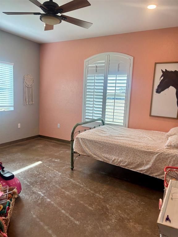 bedroom featuring ceiling fan