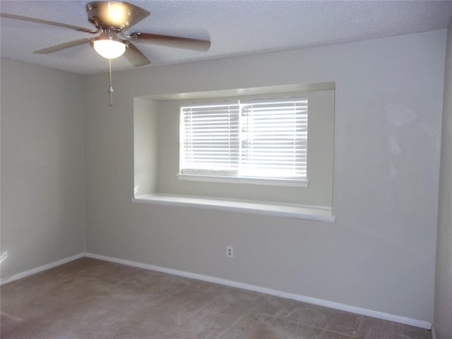 unfurnished room featuring carpet floors and ceiling fan