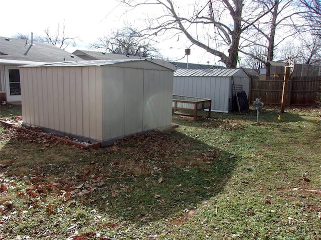 view of yard with a shed