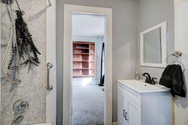 bathroom with vanity and tiled shower / bath