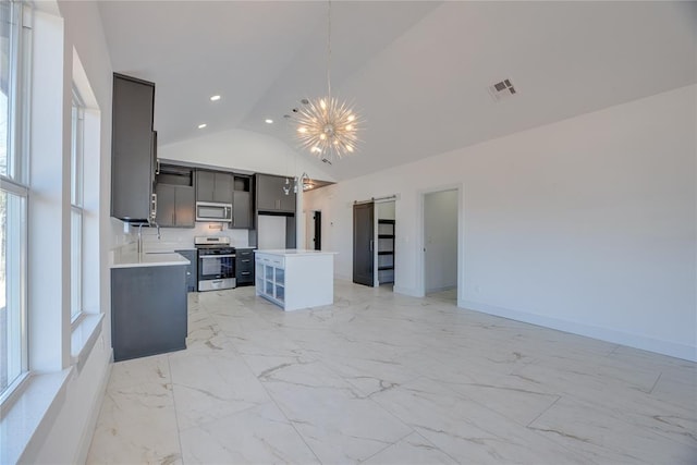 kitchen featuring sink, a chandelier, vaulted ceiling, appliances with stainless steel finishes, and gray cabinets