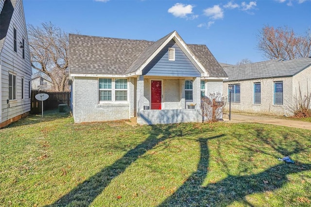 view of front of house with a front lawn