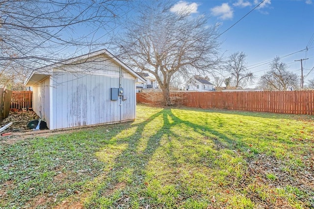 view of yard with a shed