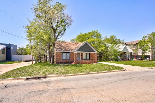 view of front of home with a front yard