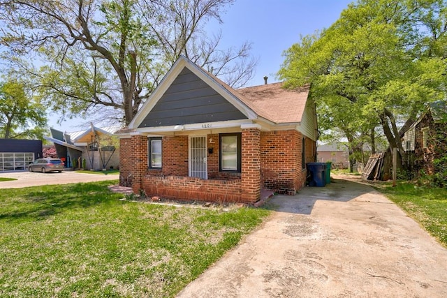 view of front of house featuring a front yard