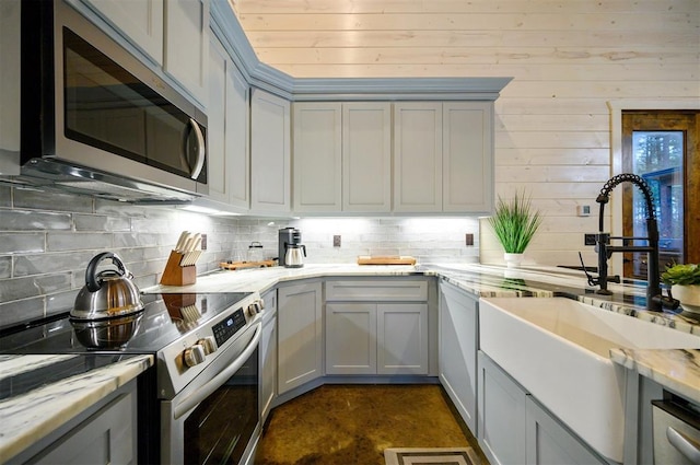 kitchen featuring appliances with stainless steel finishes, sink, and decorative backsplash