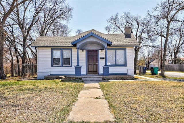 view of front facade with a front lawn