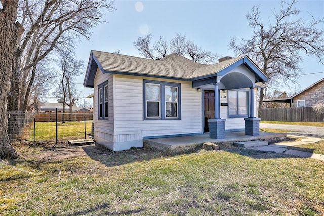 view of front of house featuring a front yard