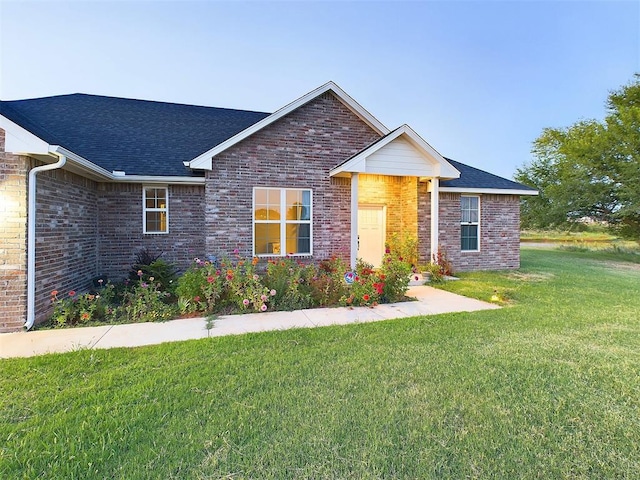 ranch-style house featuring a front lawn