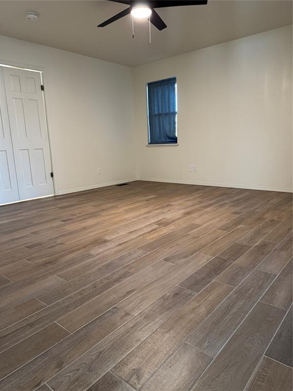 empty room with ceiling fan