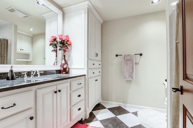 bathroom with vanity