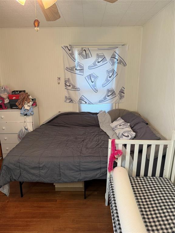 bedroom with a ceiling fan and wood finished floors