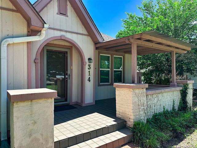314 W Kentucky Ave, Anadarko, OK 73005 - doorway to property with a shingled roof