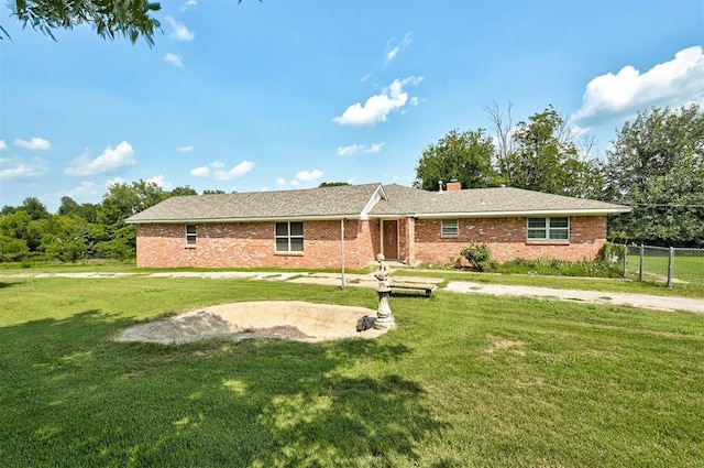 single story home with a front yard