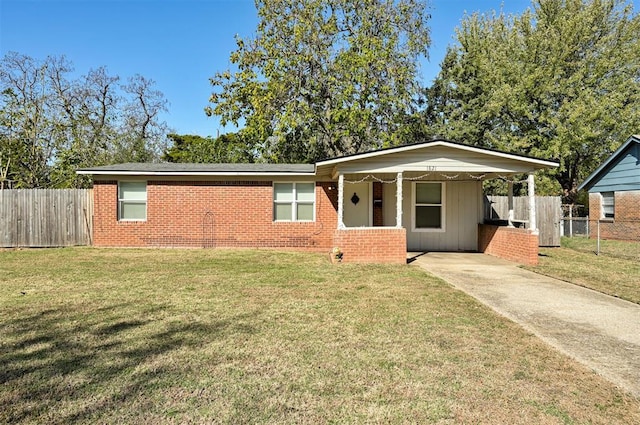 view of front of property featuring a front lawn and a carport