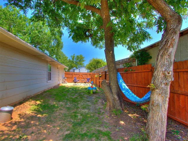 view of yard featuring a fenced backyard