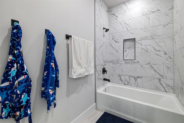 bathroom featuring tiled shower / bath