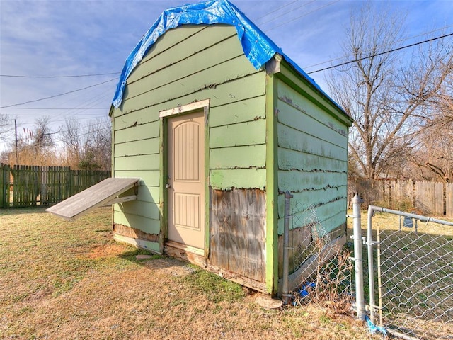 view of outdoor structure featuring a yard