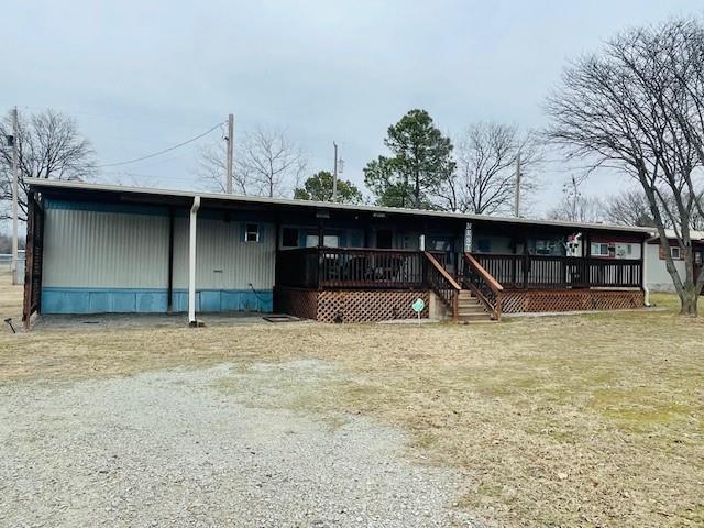 view of front of property with a front lawn