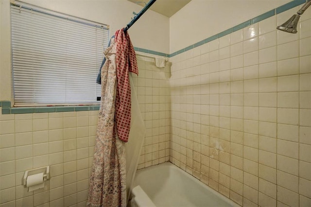 bathroom with shower / bath combo