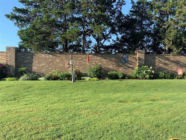 community / neighborhood sign with a yard