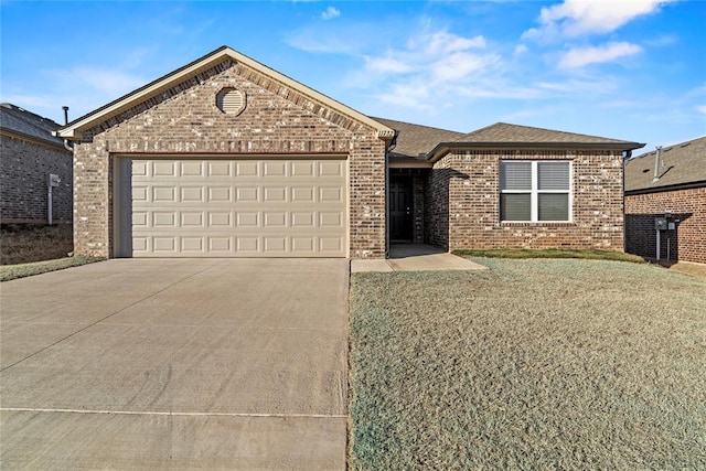 view of front of property featuring a garage and a front yard